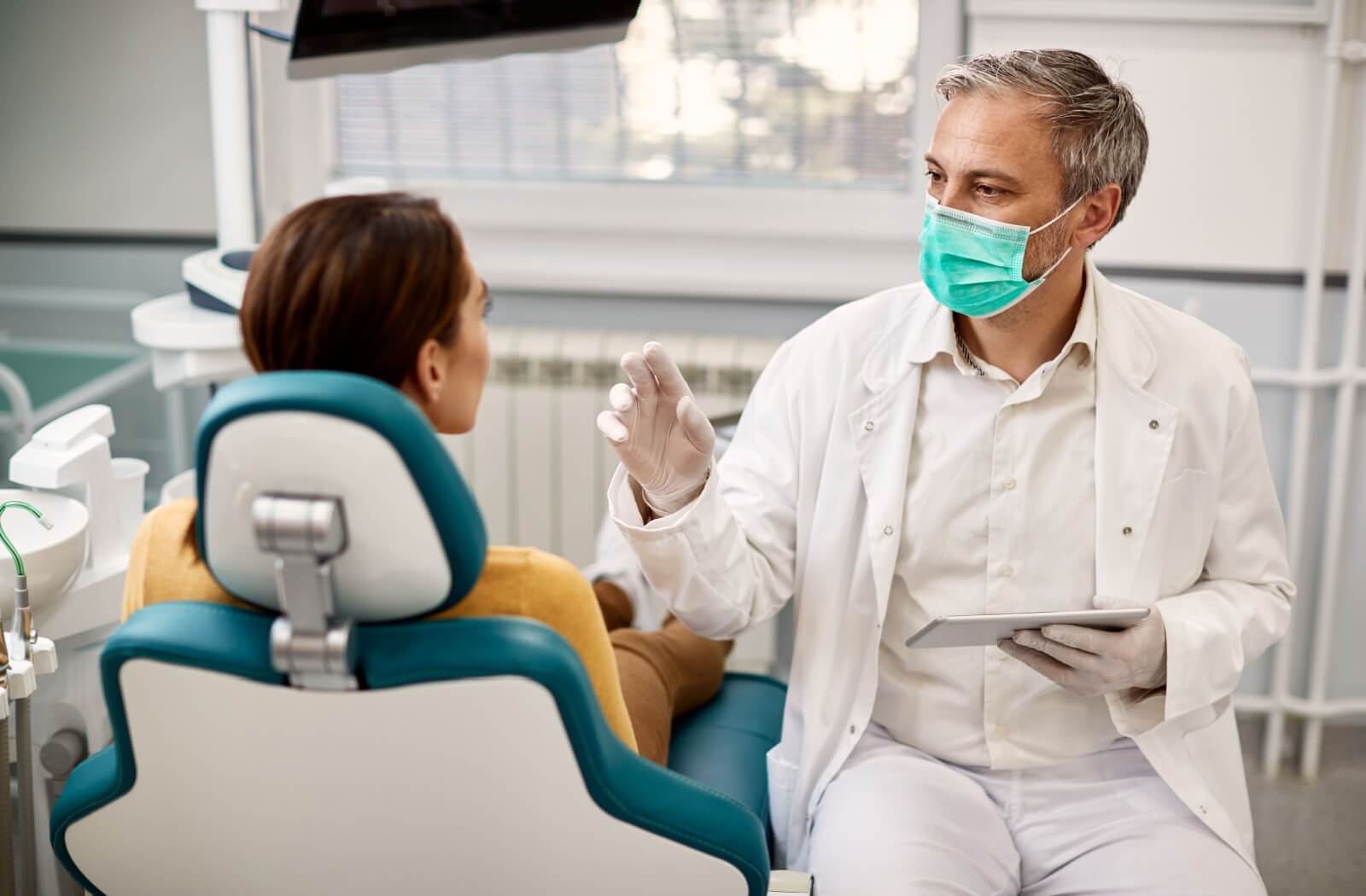 A dentist provides a thorough explanation of the upcoming procedure and dental numbing to their patient.